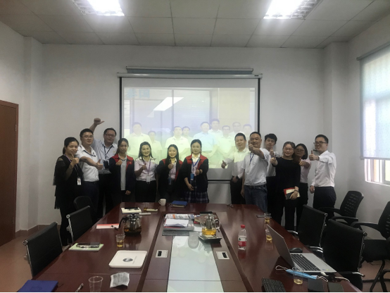 爱游戏官方网站-爱游戏（中国）软件与炎墨合影